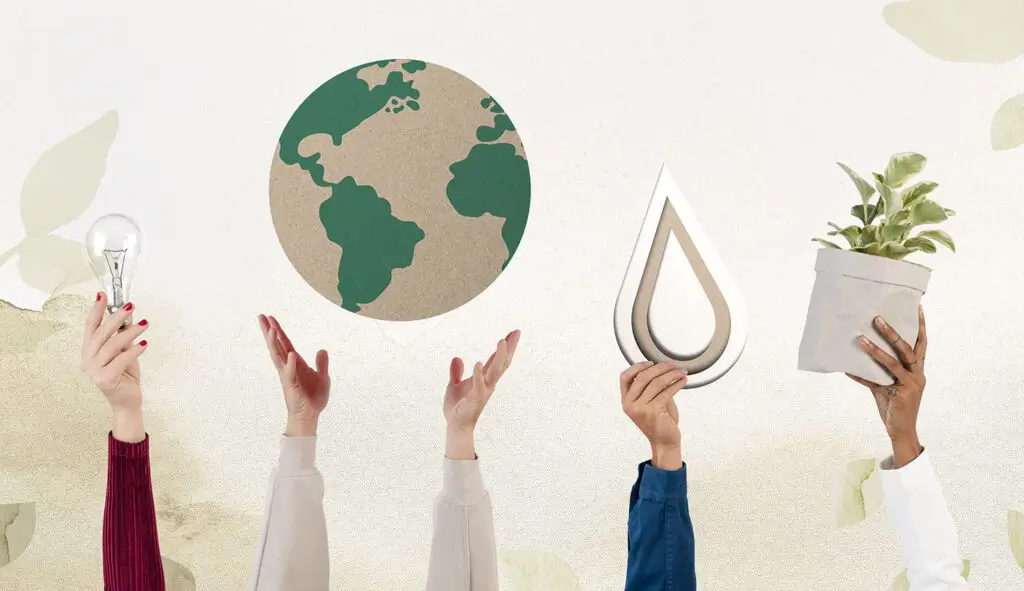 Manos sosteniendo un globo, una planta y una bombilla, simbolizando sostenibilidad y cuidado del medio ambiente.