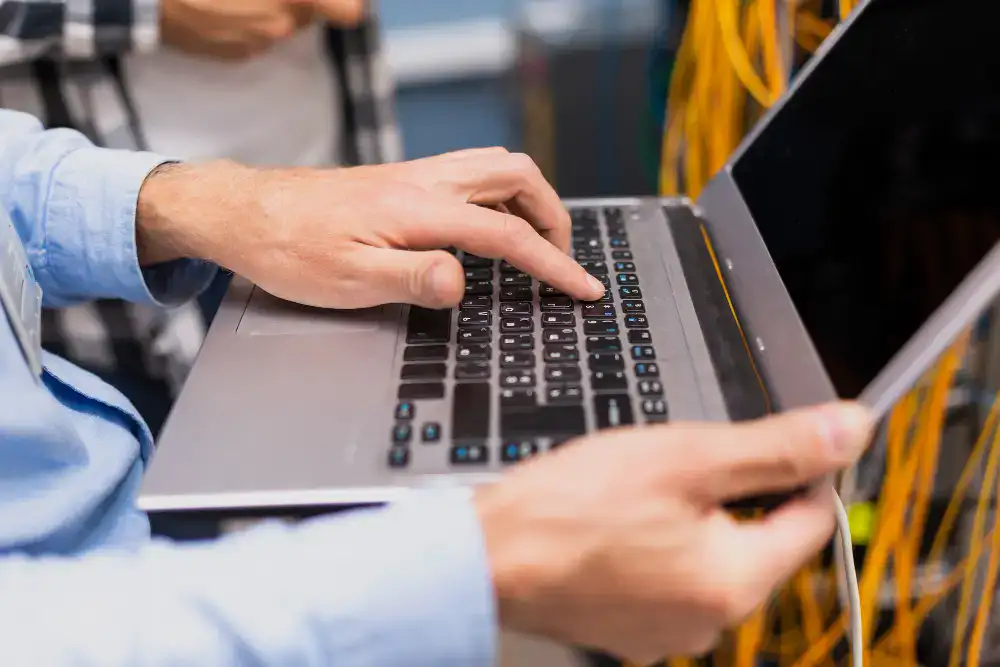 CQRS y Event Sourcing en sistemas críticos: claves para soporte IT, estabilidad y resiliencia